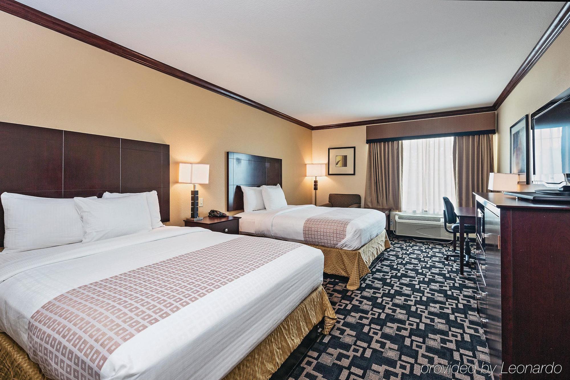 La Quinta Inn And Suites Joshua Zewnętrze zdjęcie