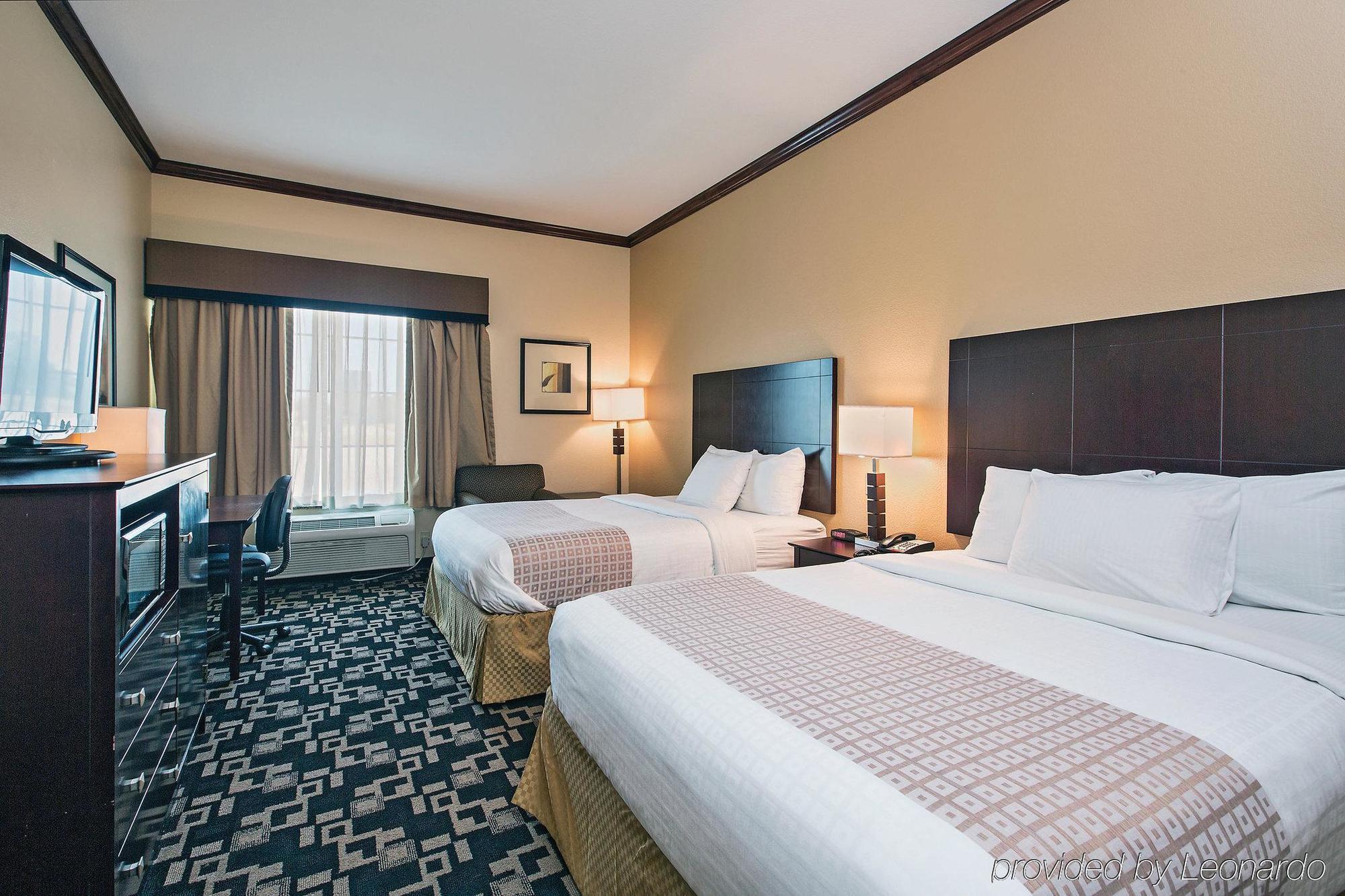 La Quinta Inn And Suites Joshua Zewnętrze zdjęcie